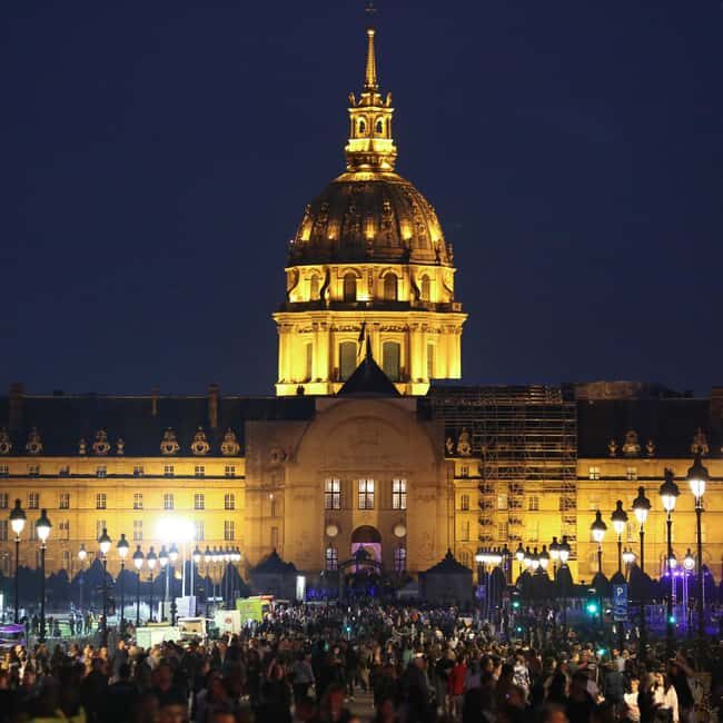 Paris: Night City Tour in a van for up to 7 people - Why Choose a Night Tour in Paris?