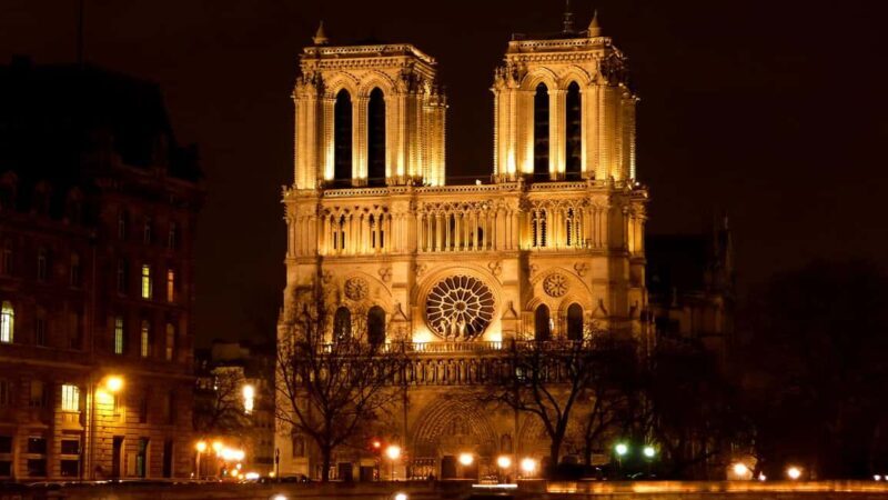 Paris: Night City Tour in a van for up to 7 people - The Experience of Traveling in a Private Van