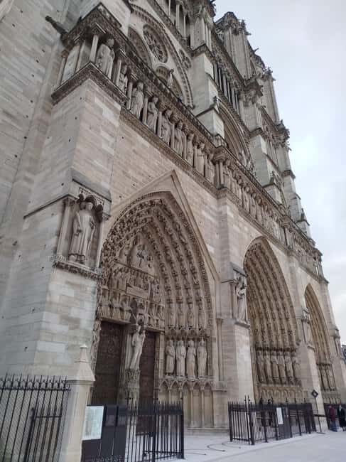 Paris: Notre Dame Cathedral Guided Tour of the Neighborhood - The Itinerary and What to Expect