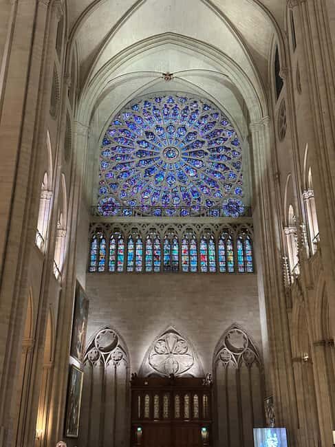Paris: Notre Dame Cathedral Guided Tour of the Neighborhood - The Small Group Dynamic and Guides