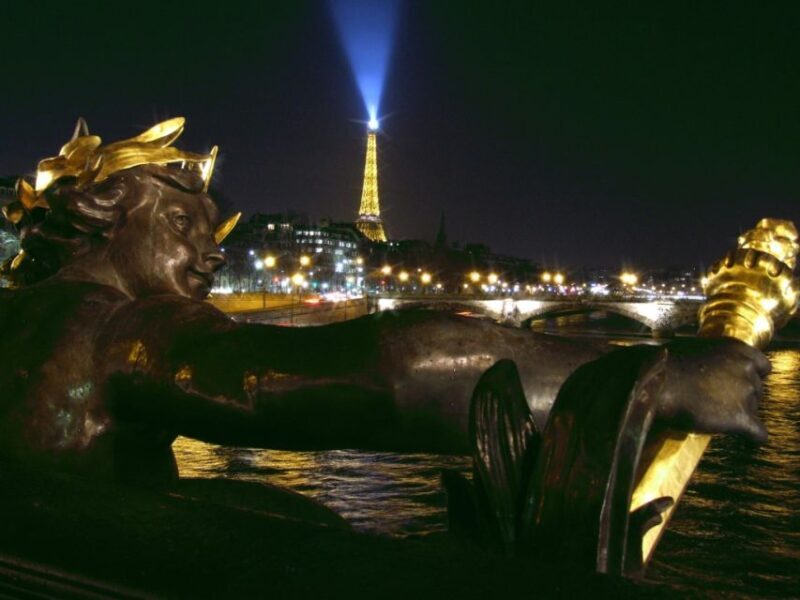 Paris: Panoramic Night Tour with Audio Guide and Host - Key Points