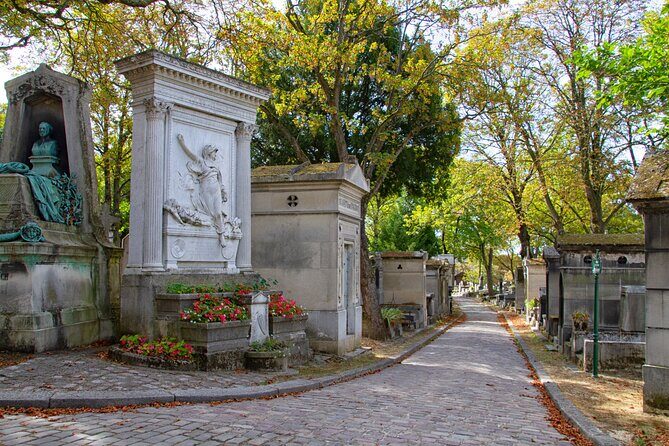 Paris Père Lachaise Cemetery Love Affairs and Death Walking Tour - Detailed Breakdown of the Experience