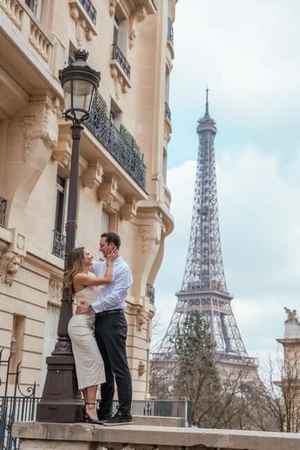 Paris photographer 1 hour near the Eiffel Tower or in Paris - What to Expect from Your Paris Photography Session