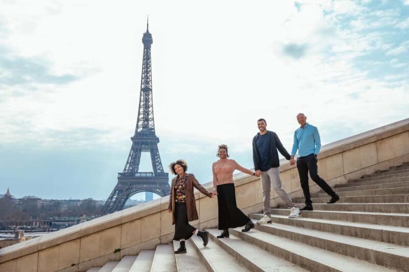 Paris photographer 1 hour near the Eiffel Tower or in Paris - The Value of This Photography Experience