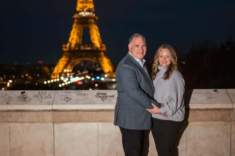 Paris photographer 1 hour near the Eiffel Tower or in Paris - The Experience for Different Travelers