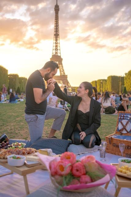 Paris: Picnic experience in front of the Eiffel Tower - FAQs