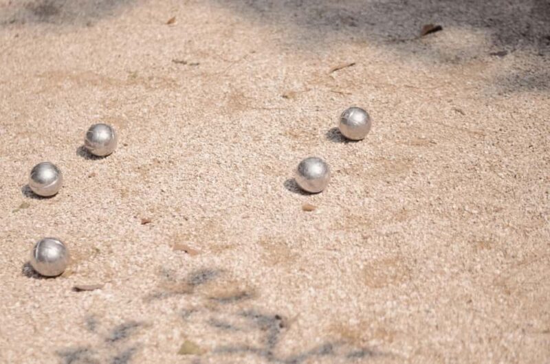 Paris: Pre-Dinner Drinks with Petanque Game (Bocce Ball) - Authenticity and Local Flavor