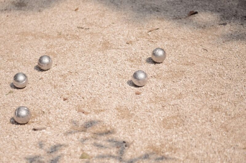 Paris: Pre-Dinner Drinks with Petanque Game (Bocce Ball) - FAQ