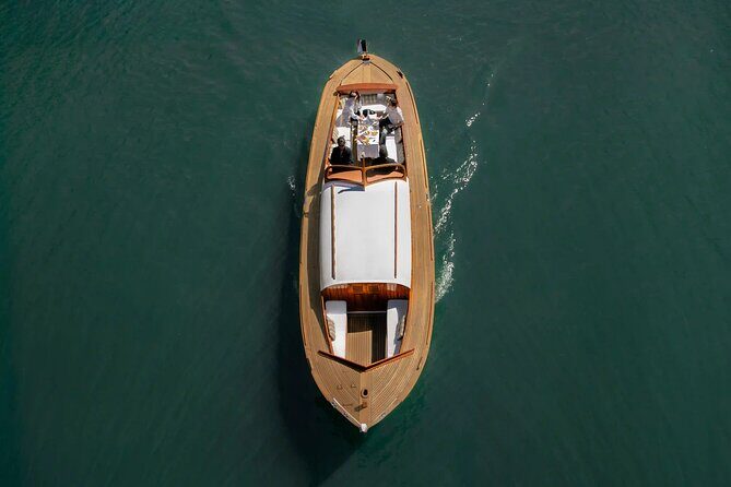 Paris Private Boat Tour with Champagne - FAQ