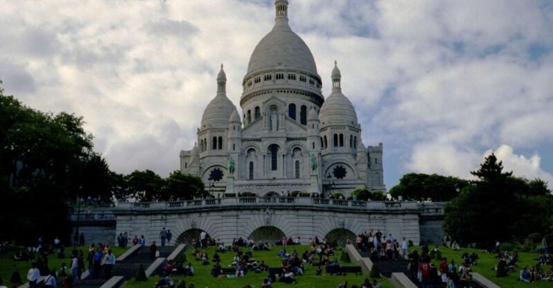 Paris: Private Guided Tour of the Charming Montmartre - Key Points