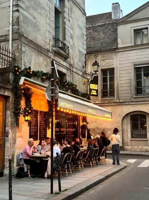 Paris: Private Guided Tour with a Local in English/Russian - Key Points