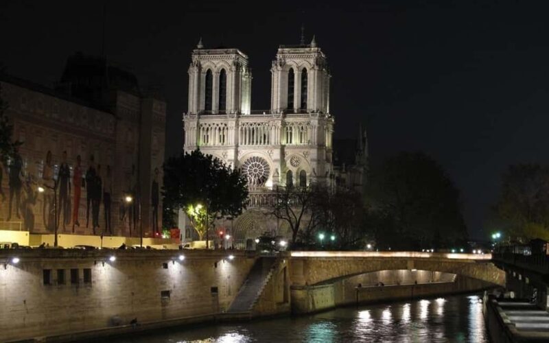 Paris: Private Night Sightseeing Tour by a Local - FAQs