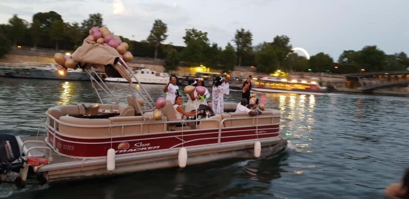 Paris: Private pontoon boat cruise on the Seine - Detailed Breakdown of the Cruise Experience