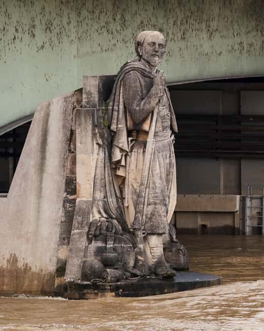 Paris: Private Seine River Cruise - Key Points