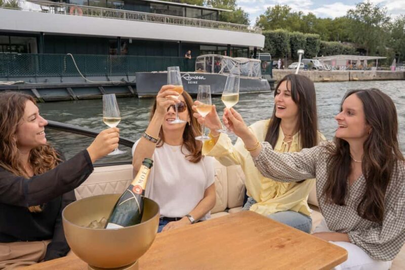 Paris: Private Seine River Cruise with Paris Seine - Key Points