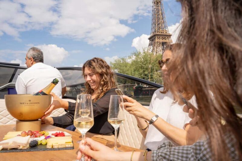 Paris: Private Seine River Cruise with Paris Seine - The Experience: A Detailed Look