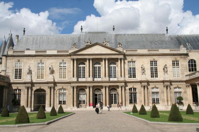 Paris: Private Tour with a Local Guide - Practical Tips for Booking