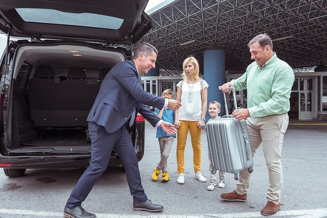 Paris Private Transfer Airport & 1H Tour of Must-See Sights - The Final Stop: A Viewpoint Overlooking Paris