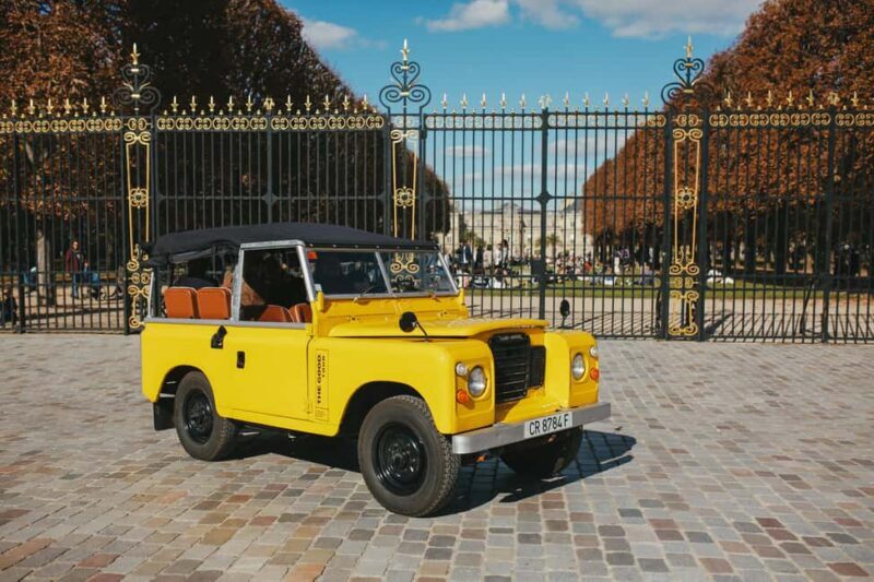 Paris: Private Vintage Land Rover Tour - Exploring Paris from a Vintage Land Rover