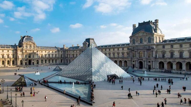 Paris: Private Walking Guided Tour of City's Highlights - Key Points