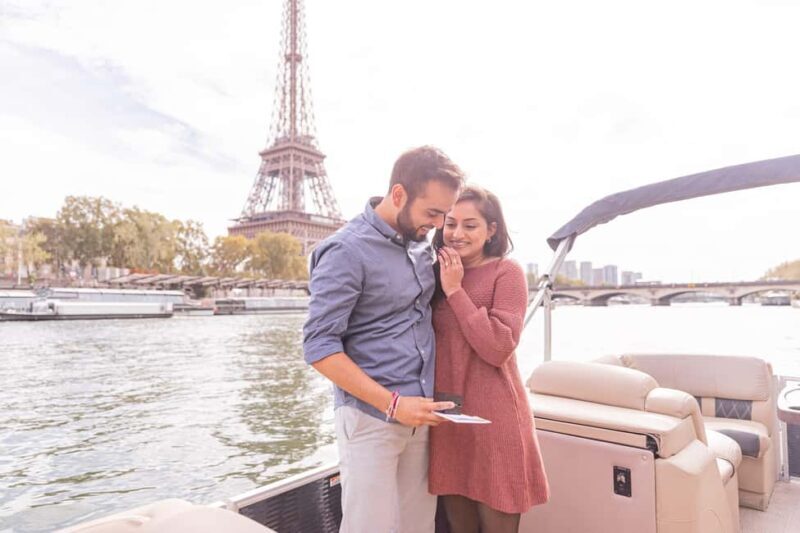 Paris Proposal / Private River Cruise + Photographer 1h - An In-Depth Look at the Paris Proposal Boat Cruise