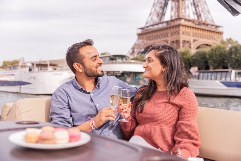 Paris Proposal / Private River Cruise + Photographer 1h - Who This Experience Is Best For