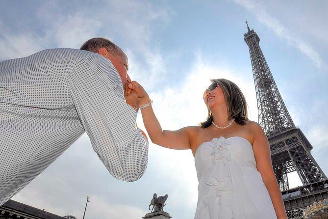 Paris Renew Your Wedding Vows Experience with Professional Photographer - Key Points