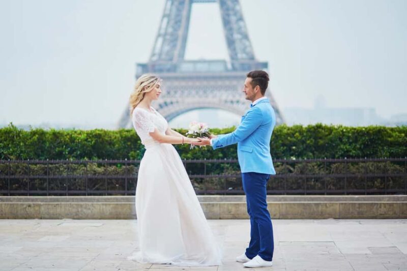 Paris: Romantic Couple Photoshoot (with flower bouquet!) - FAQ