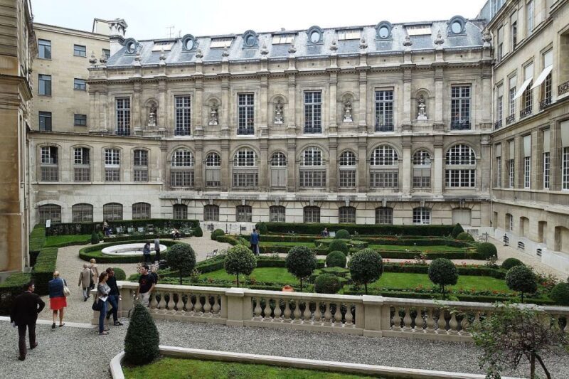 Paris Secret Gardens 1.30 hour long Walking Tour - Detailed Review of the Paris Secret Gardens Tour