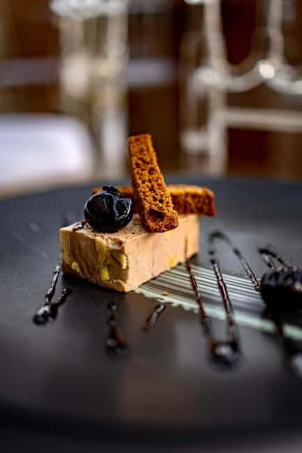 Paris: Seine River Dinner Cruise with Live Music - Key Points