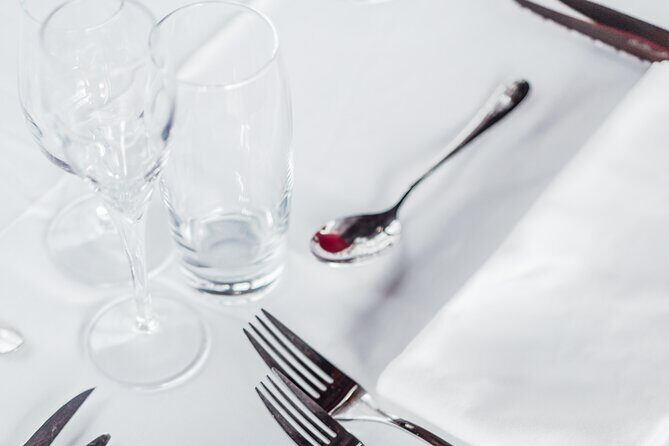 Paris Seine River Lunch Cruise by Bateaux Mouches - FAQ