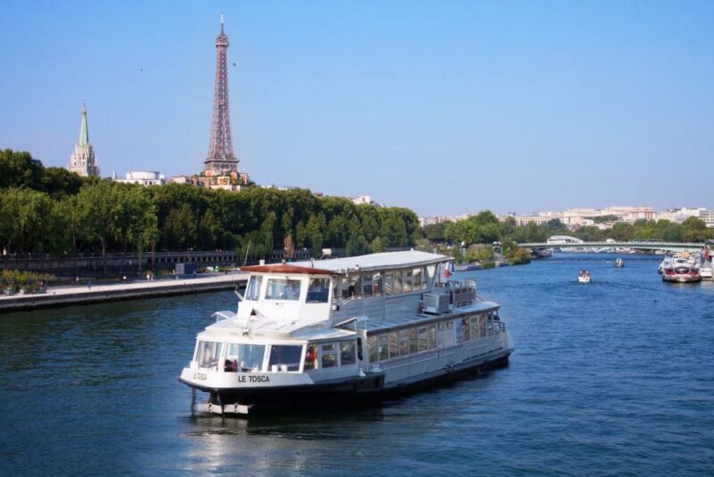 Paris : Seine River Lunch cruise from Eiffel Tower - The Experience in Detail
