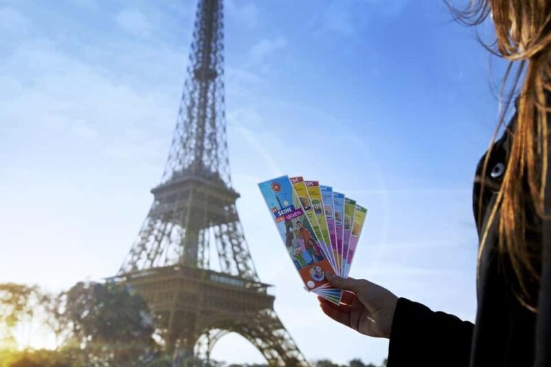 Paris: Sightseeing Cruise with 'Les Incollables' Quiz - Commentary and Multimedia Features