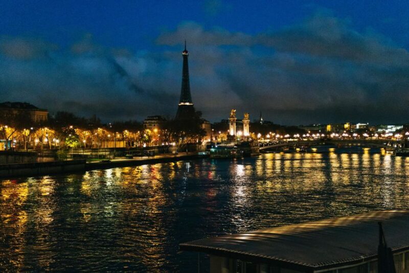 Paris: Sunrise Running and Sightseeing Group Tour - First Impressions: An Early Morning Adventure in Paris