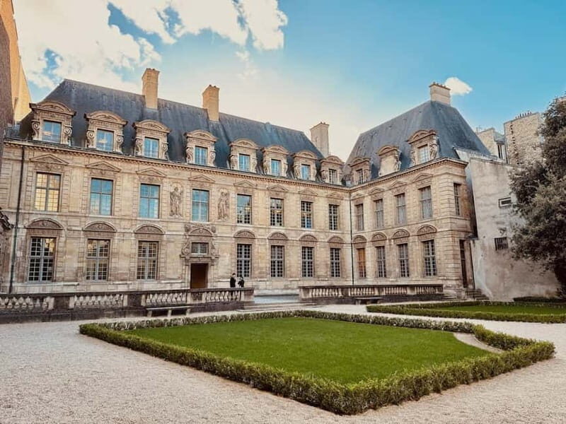 Paris: The vibrant city center and Le Marais in German - Frequently Asked Questions