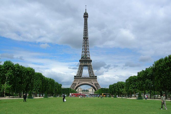 Paris Top Attractions & Hidden Gems around your Hotel Private Orientation Tour - Who Should Consider This Tour?
