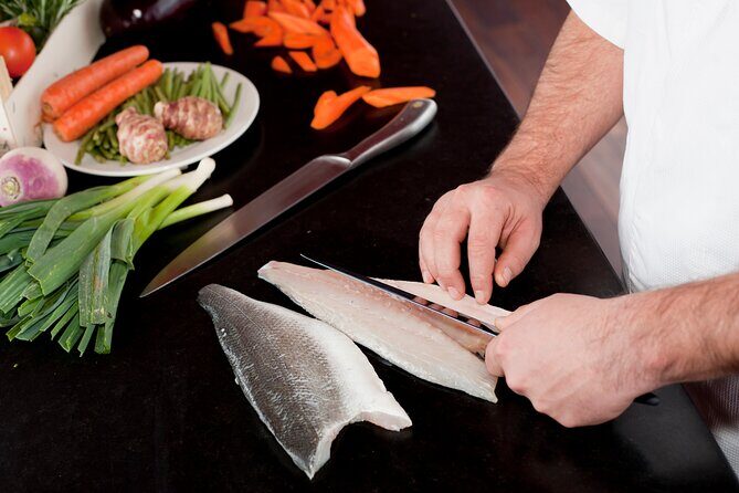 Paris Valentine's Day Dinner Cruise by Bateaux-Mouches - FAQ