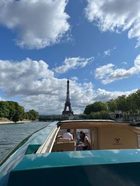 Paris: VIP private cruise on the Seine with champagne and macaroons - Key Points