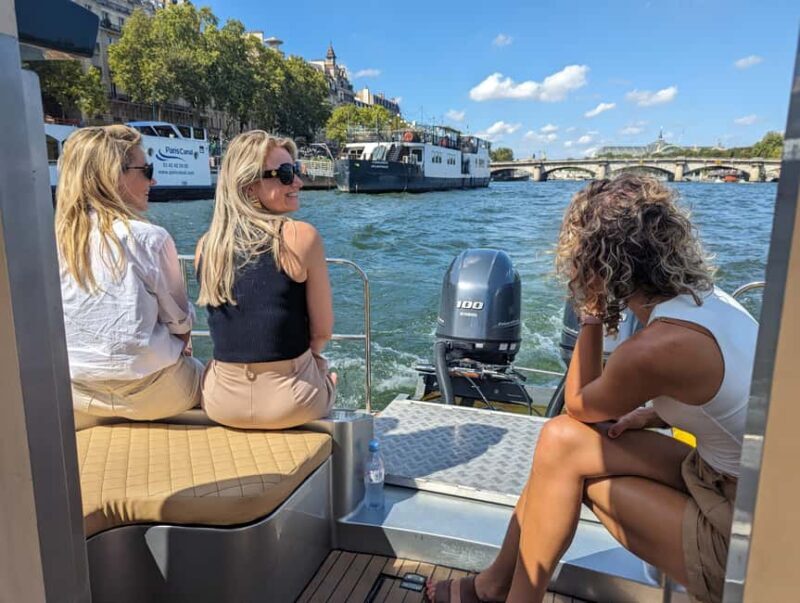 Paris: VIP private cruise on the Seine with champagne and macaroons - A Closer Look at the Experience