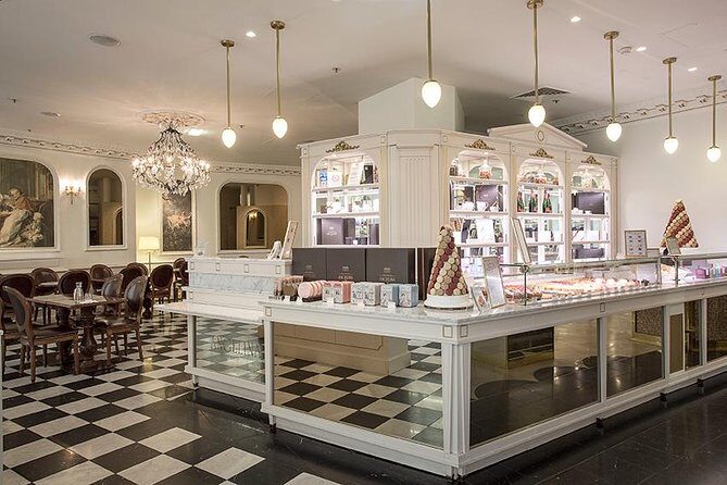 Paris VIP Shopping Experience with Lounge Access, Lunch and Transfer - FAQ