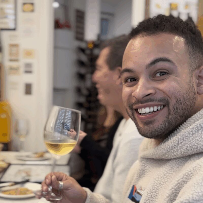 Paris: Wine Tasting Experience with 6 Wines and Cheese Board - Key Points