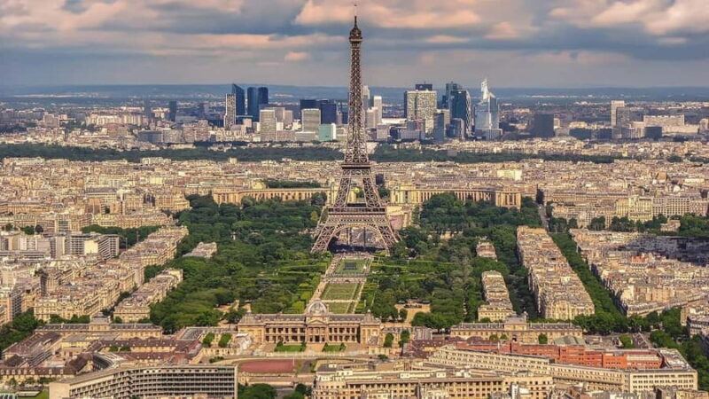 Paris:Private 2-Hour Customizable City Tour with Local Guide - The Experience You Can Expect