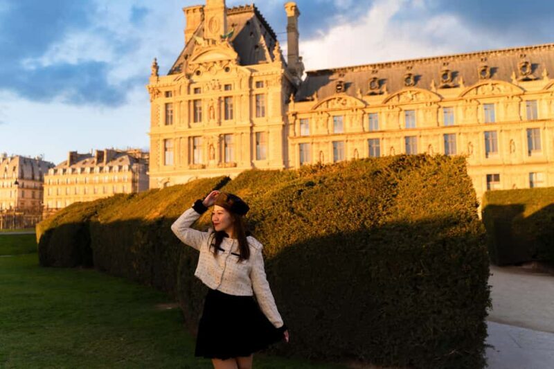 Paris:sunset photoshoot in of Paris- Louvre Orsay Eiffel - The Sum Up