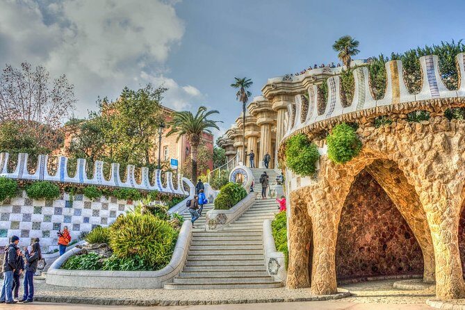 Park Guell and Sagrada Familia Private Tour with Hotel pick-up - A Deep Dive into the Itinerary