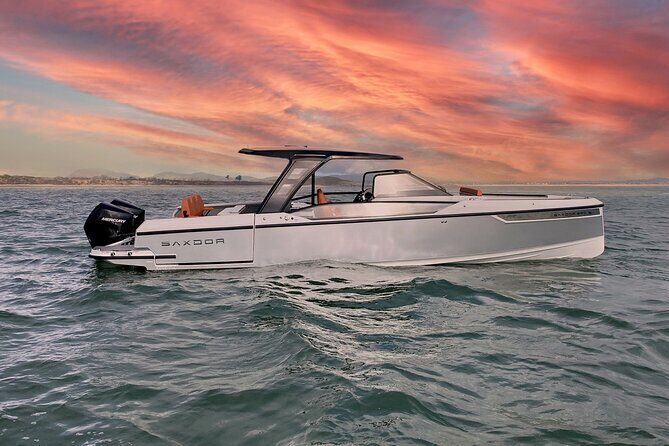 Paros-Antiparos Private Cruise on a Luxurious Saxdor 320 - In-Depth Review of the Paros-Antiparos Private Cruise