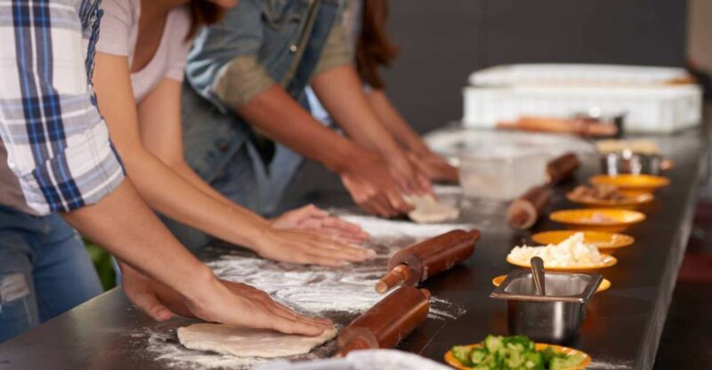 Paros: Cooking Class with 6-Course Menu and Drinks - The Atmosphere and Setting