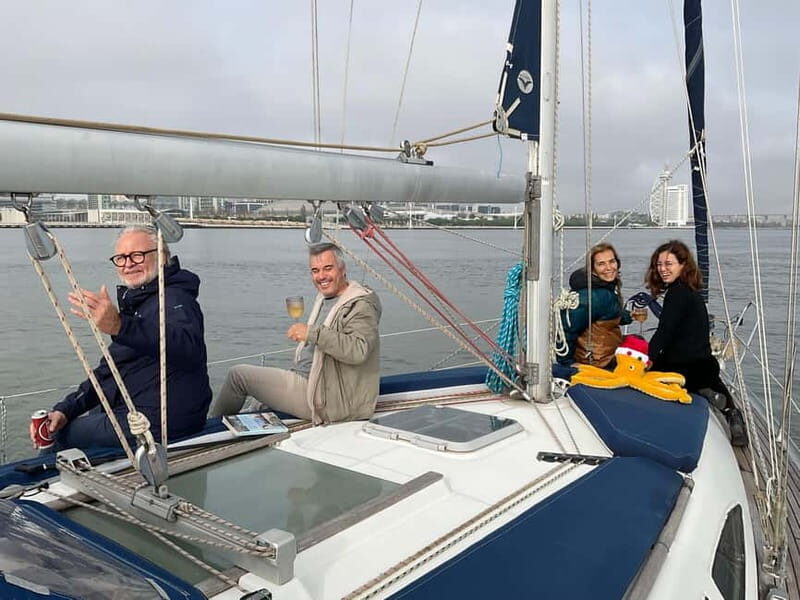 Parque das Nações: Yoga and meditation at sunrise aboard a sailboat! - Key Points