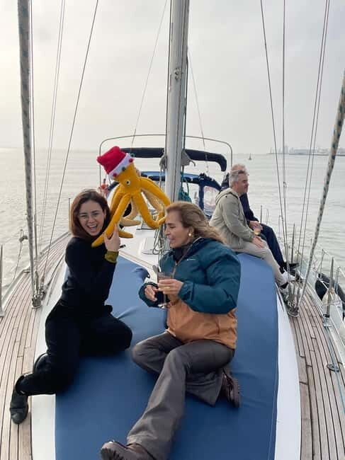 Parque das Nações: Yoga and meditation at sunrise aboard a sailboat! - An In-Depth Look at the Sunrise Yoga on the Tagus