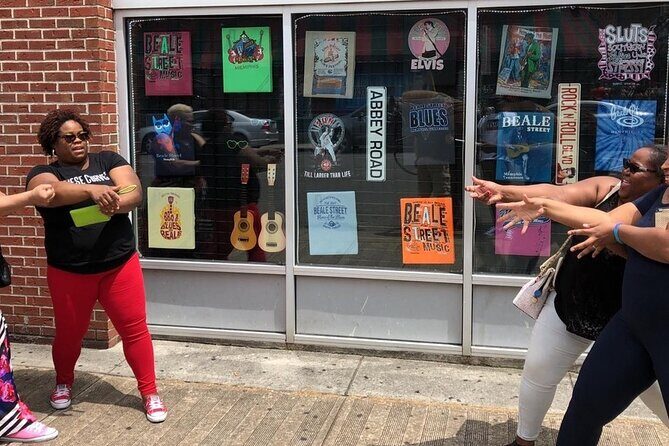 Participate in a Fun Scavenger Hunt in Omaha by Wacky Walks - A Thorough Look at the Wacky Walks Omaha Experience