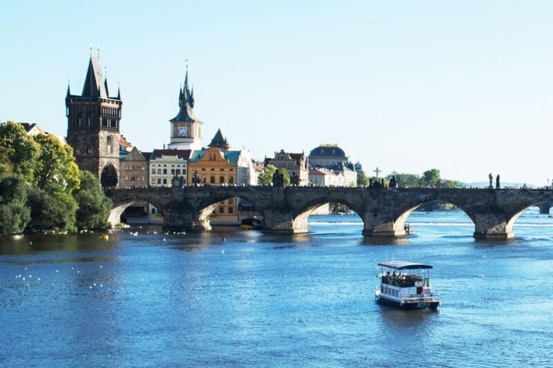 Party in Prague: Private River Cruise with Unlimited Drinks - Key Points